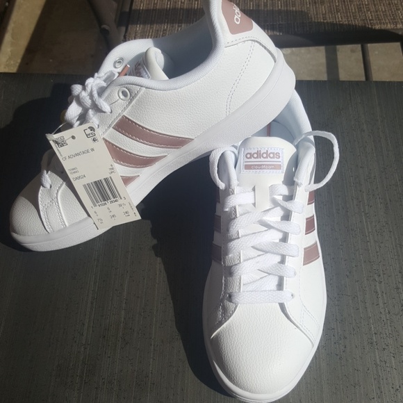 Super cute Adidas - Picture 2 of 4